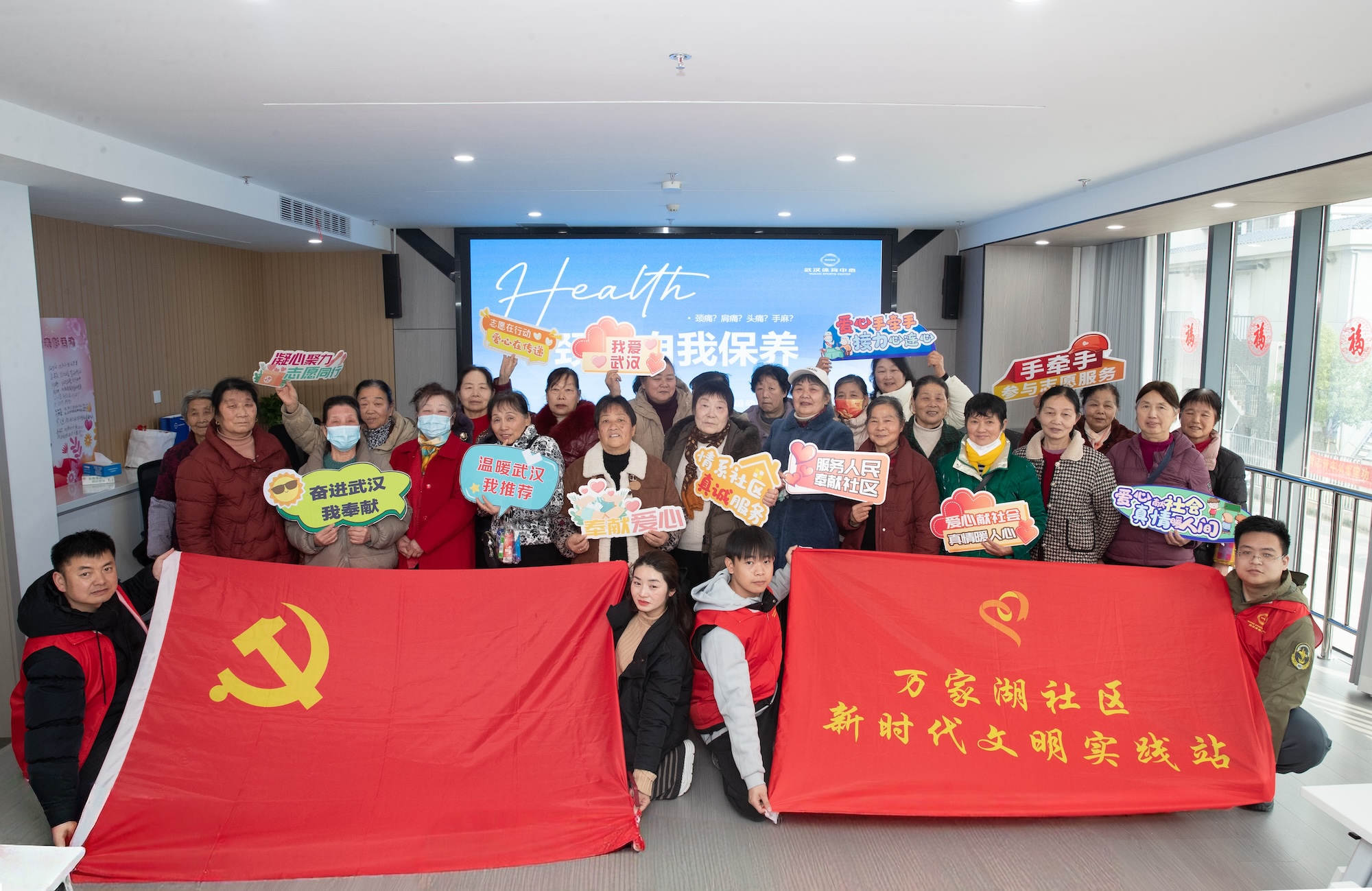 九游体育开展学雷锋活动 呵护老年健康