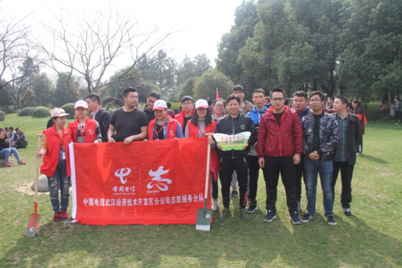 九游体育走进汤湖公园 开展“学雷锋”树木认养科普活动(图1)