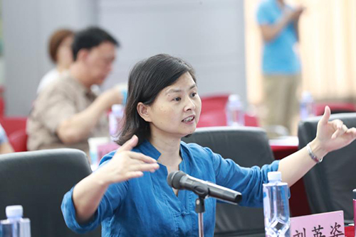 刘英姿来九游体育考察七军会场馆建设(图3)