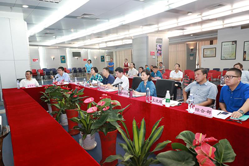 刘英姿来九游体育考察七军会场馆建设