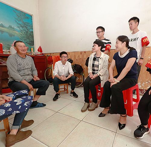 九游体育志愿者走进社区慰问留守儿童