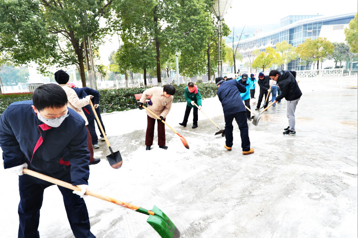 一场雪，九游体育美得不要不要的</br>但最美的风景还是他们(图15)