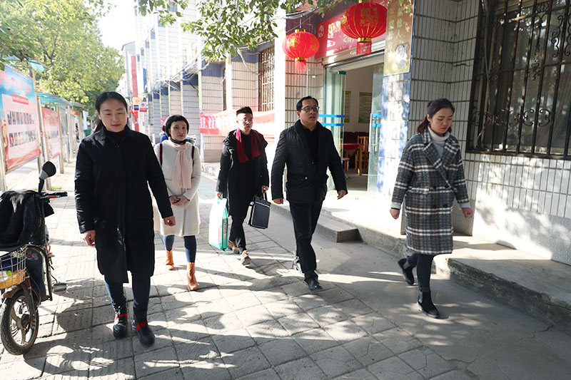 九游体育春节前进社区慰问留守儿童(图1)