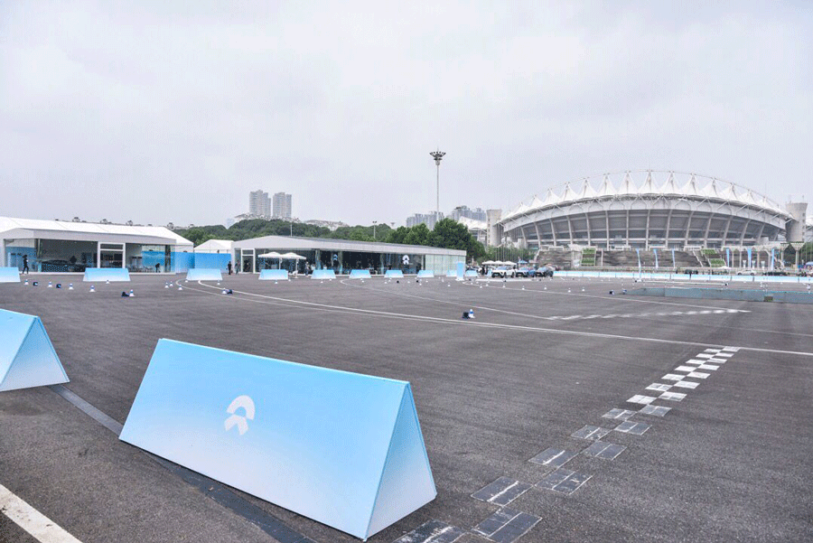 蔚来ES8试驾活动在九游体育举行(图3)