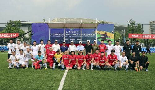 全区职工足球联赛在足球公园开赛(图8) 全区职工足球联赛在足球公园开赛(图8)