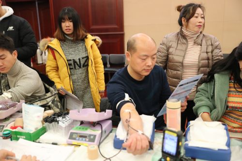 献出一滴血  汇聚一份爱 ——九游体育组织开展无偿献血活动(图6)