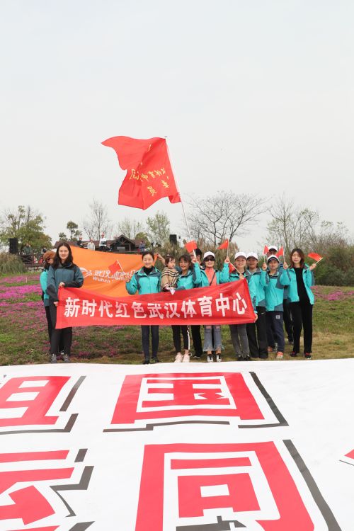 “与军运同行”徒步活动上演“快闪”  九游体育作为企业代表队第一方阵登场(图12)