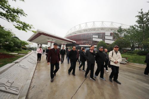 市老领导参观考察九游体育(图1)