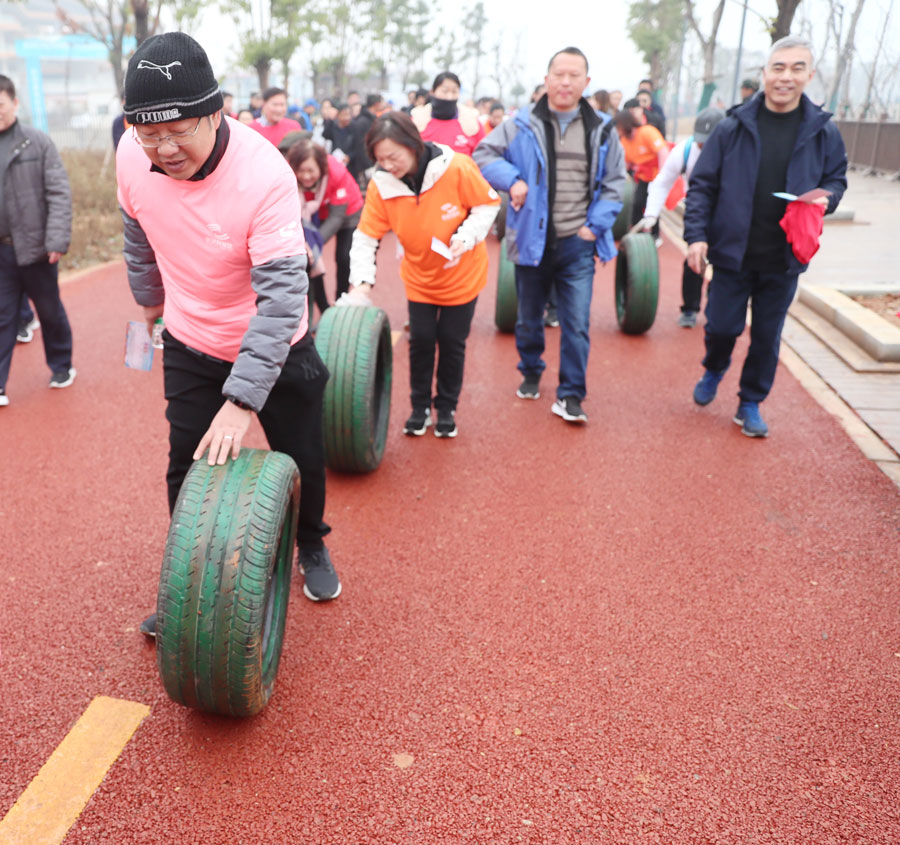 九游体育参加迎新年徒步嘉年华(图3)