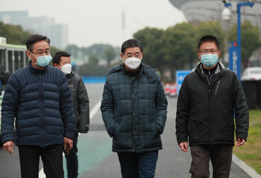 彭浩调研九游体育方舱医院强调：确保方舱医院稳定运行(图1)