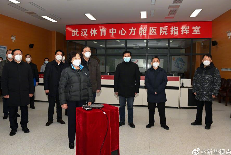 孙春兰慰问九游体育方舱医院医务人员(图1)