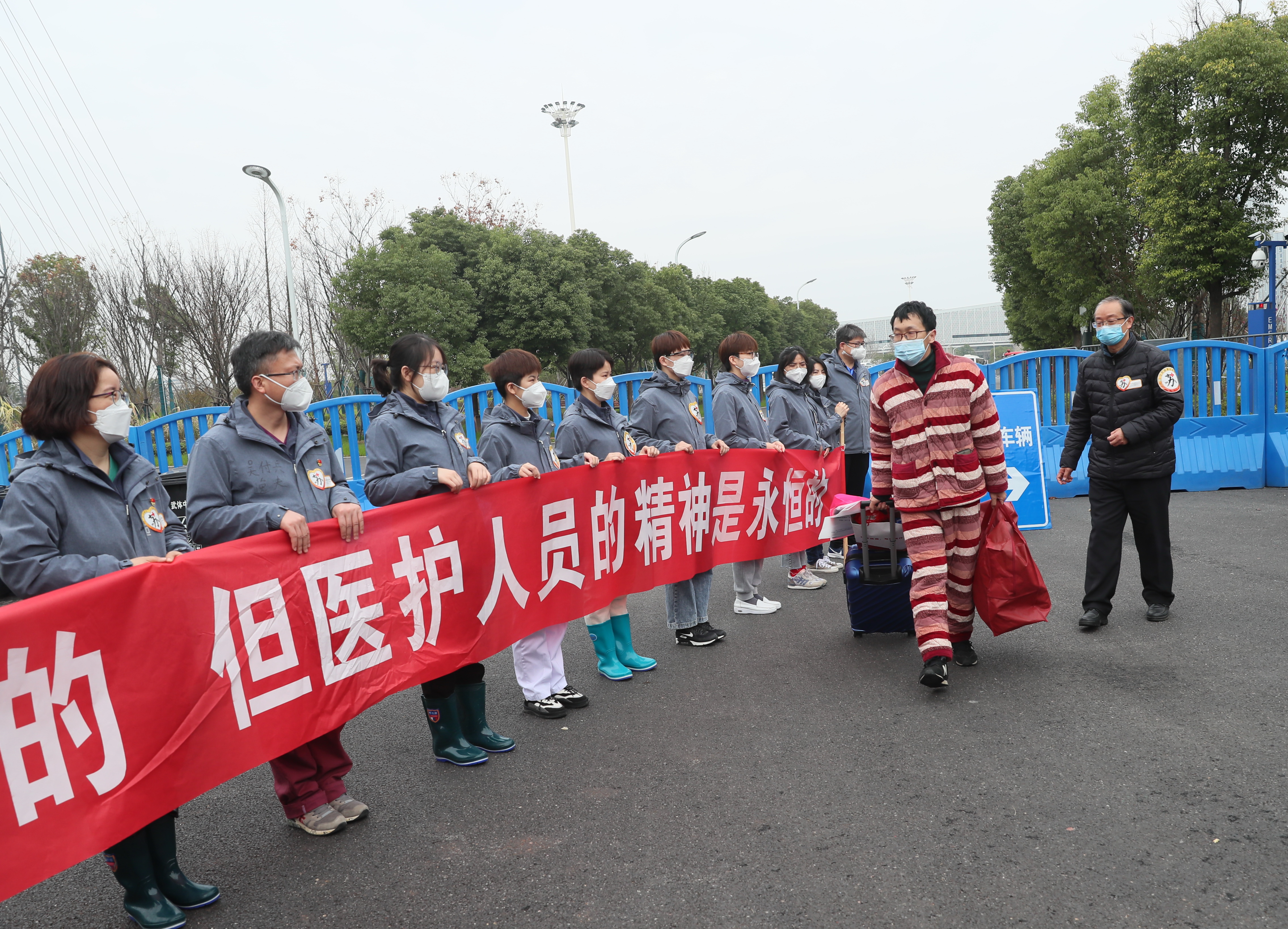 九游体育方舱医院管理小组慰问江苏援鄂医疗队(图2)